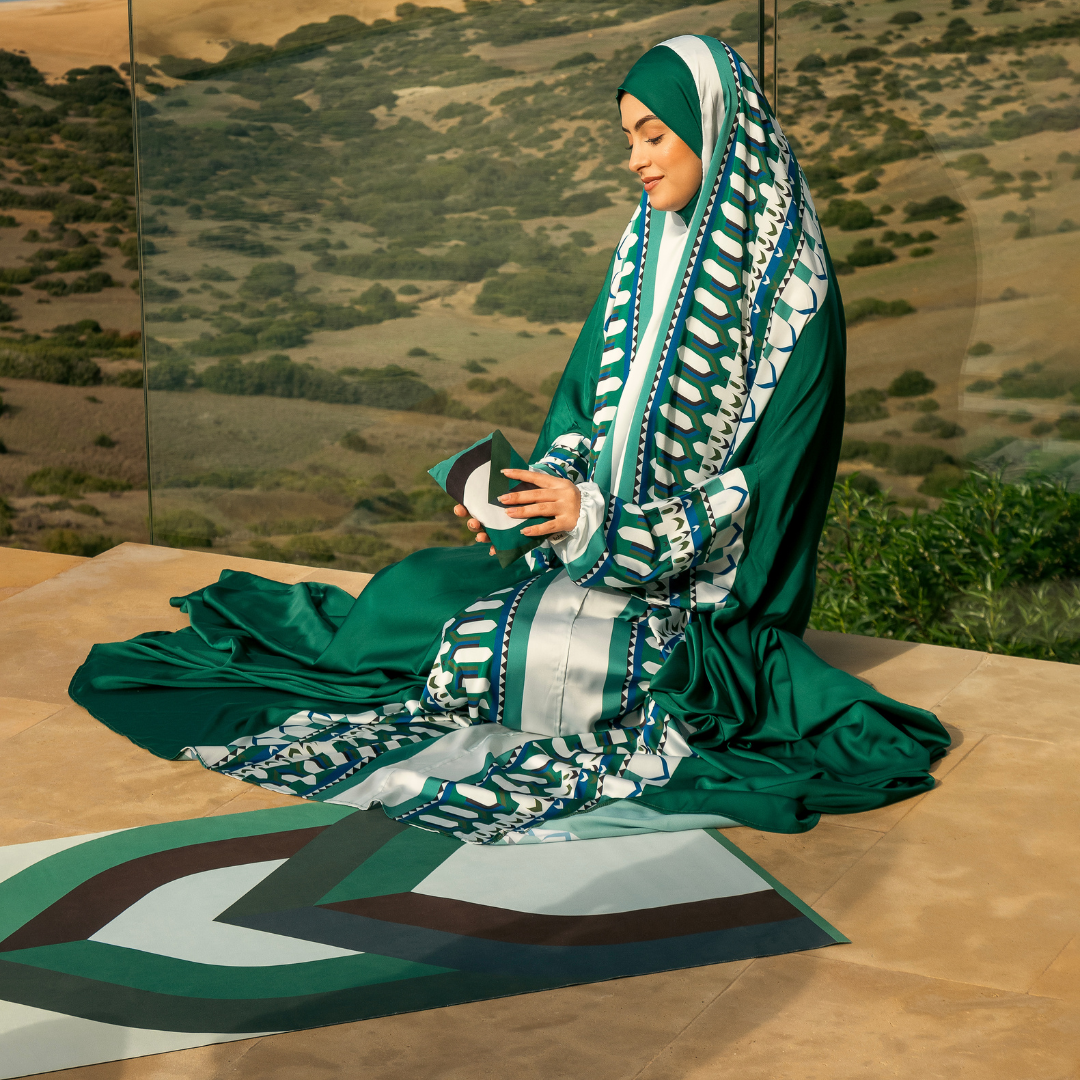 'Riyadh' Prayer Dress & Compact Prayer Mat Bundle